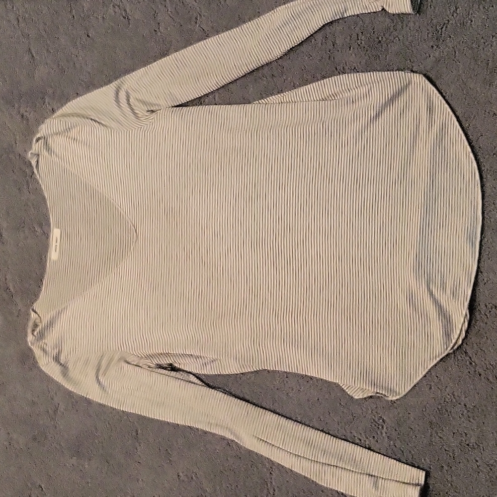 Mod Ref, loose v neck long sleeve top